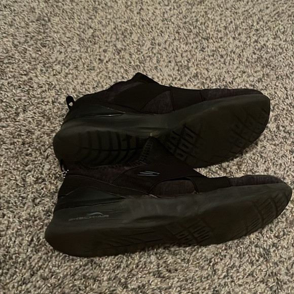 Black Skechers Sneakers - Picture 3 of 6